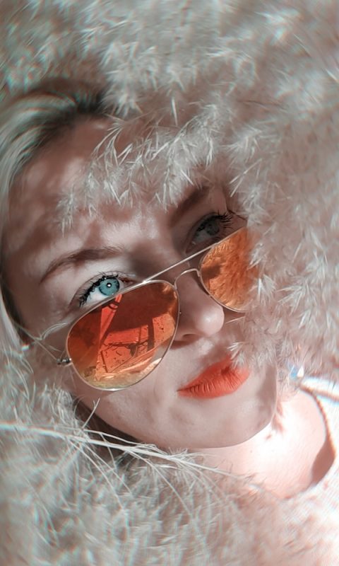 close-up-woman-wearing-sunglasses